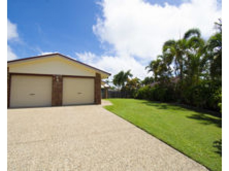 19 Denham Cescent, Rural View QLD 4740