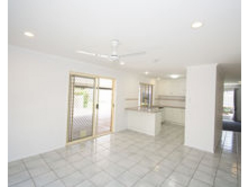 19 Denham Cescent, Rural View QLD 4740