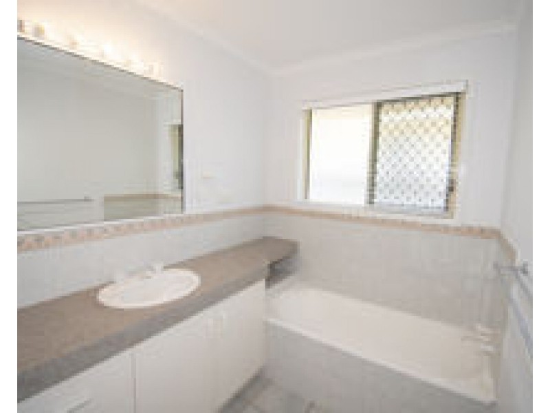 19 Denham Cescent, Rural View QLD 4740
