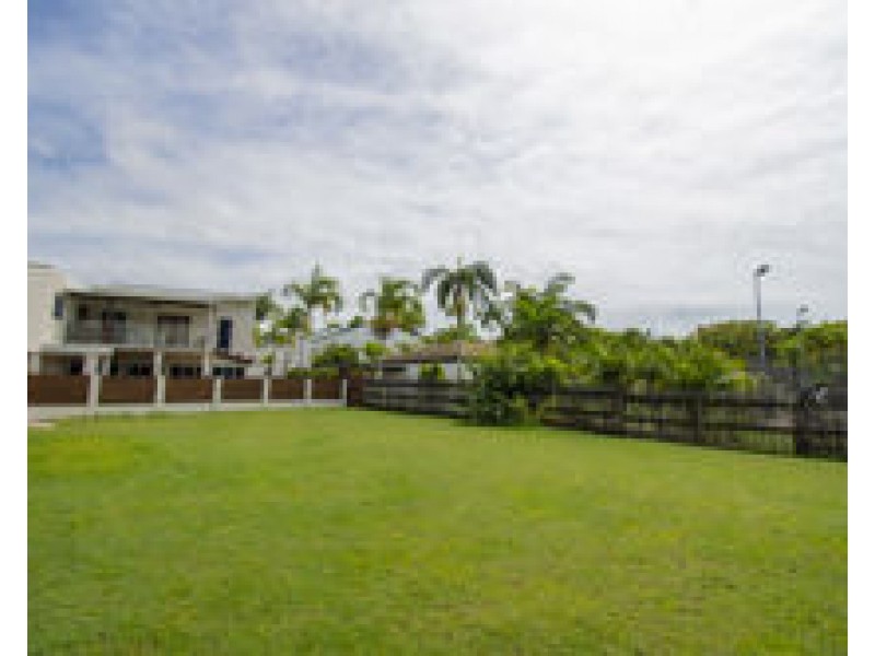 9 Pitt Street, Blacks Beach QLD 4740