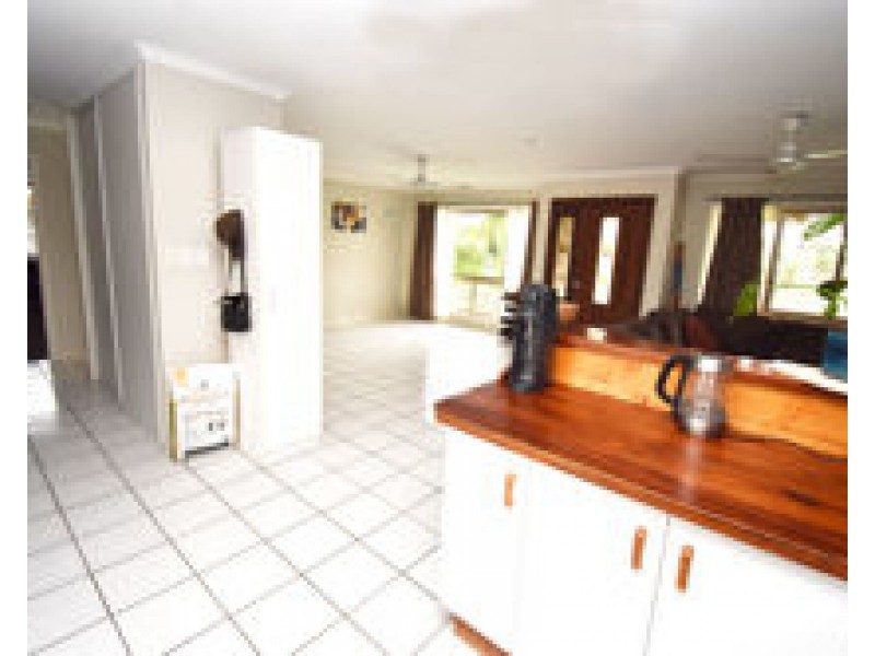 17 Edinburgh Place, Beaconsfield QLD 4740