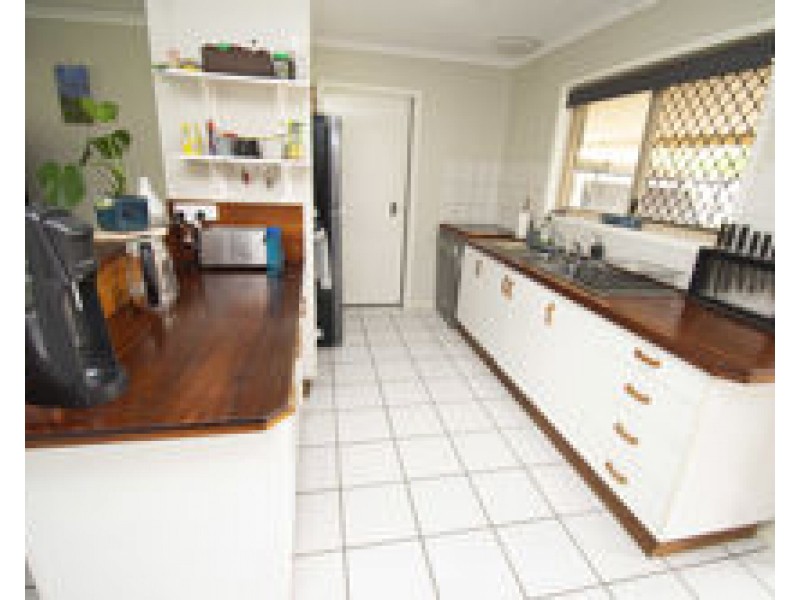 17 Edinburgh Place, Beaconsfield QLD 4740