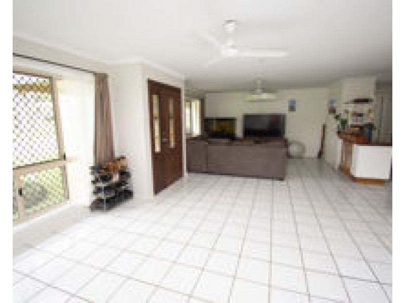 17 Edinburgh Place, Beaconsfield QLD 4740