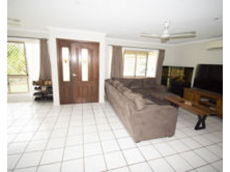 17 Edinburgh Place, Beaconsfield QLD 4740
