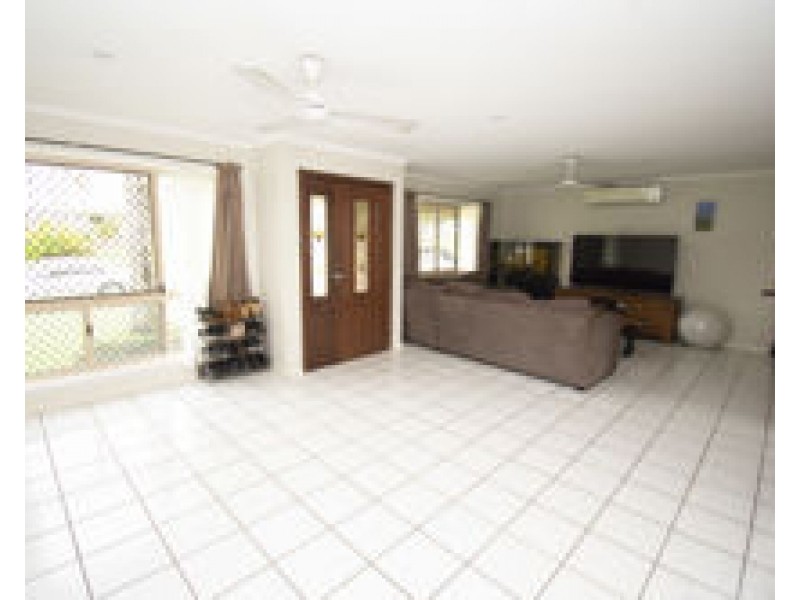 17 Edinburgh Place, Beaconsfield QLD 4740
