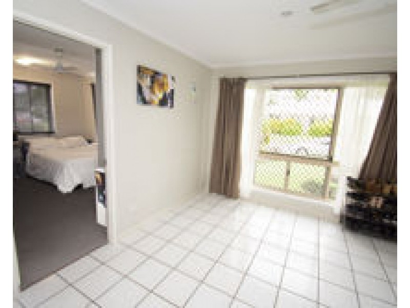 17 Edinburgh Place, Beaconsfield QLD 4740