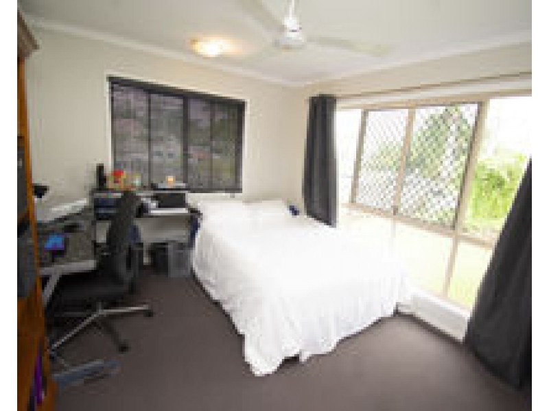 17 Edinburgh Place, Beaconsfield QLD 4740