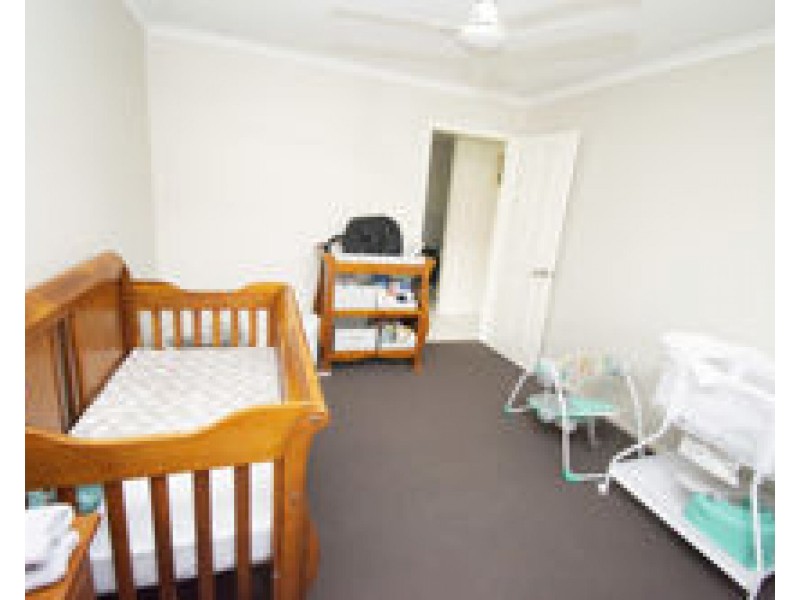 17 Edinburgh Place, Beaconsfield QLD 4740