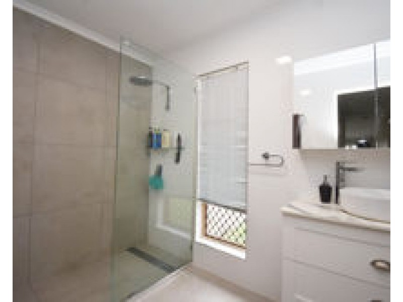 17 Edinburgh Place, Beaconsfield QLD 4740
