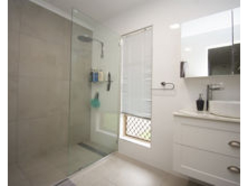 17 Edinburgh Place, Beaconsfield QLD 4740