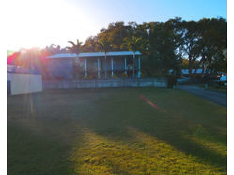 12 4 Bourke Street, Blacks Beach QLD 4740