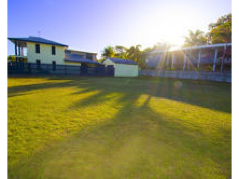 12 4 Bourke Street, Blacks Beach QLD 4740