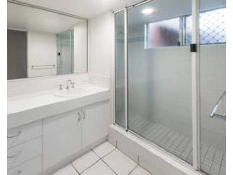 2 17 Beach Road, Dolphin Heads QLD 4740