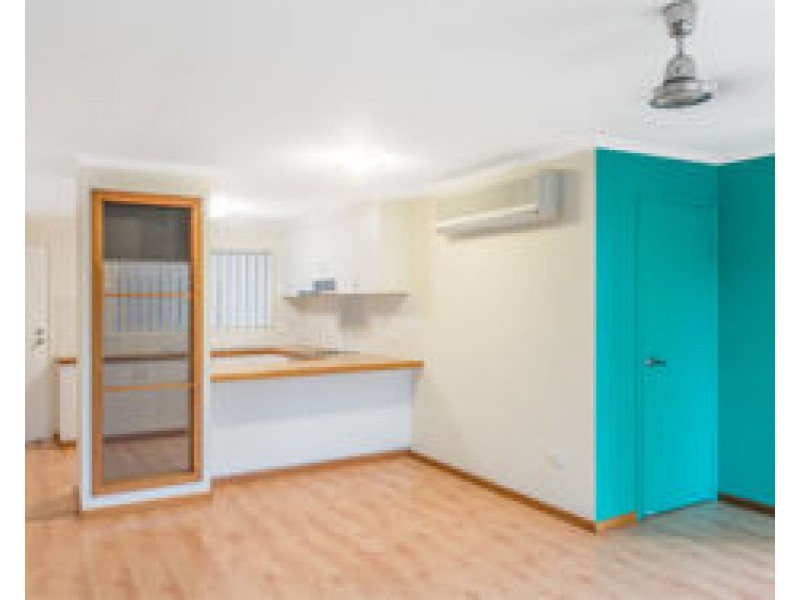 2 17 Beach Road, Dolphin Heads QLD 4740