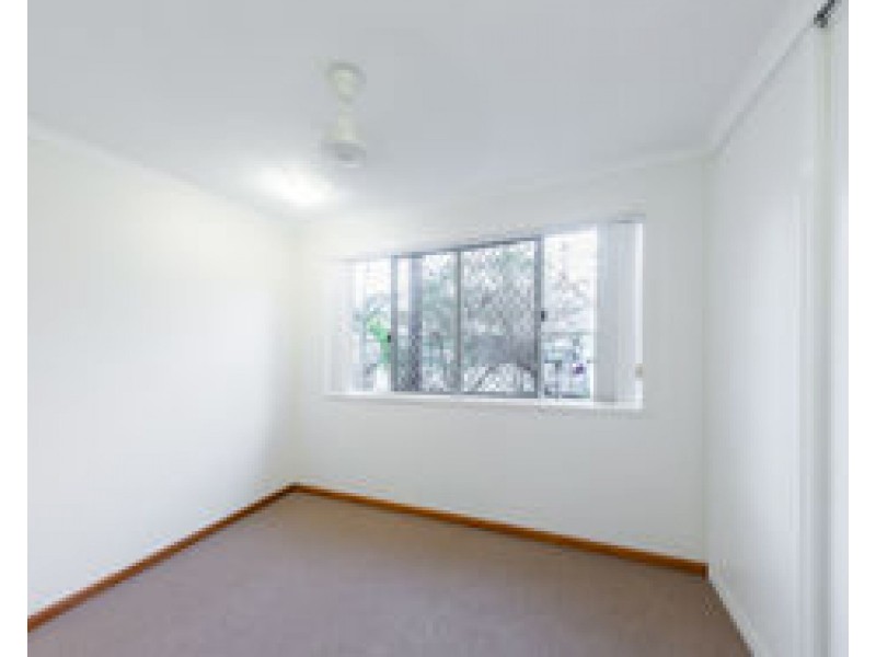 2 17 Beach Road, Dolphin Heads QLD 4740