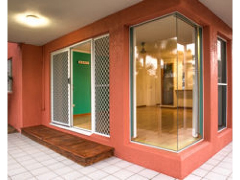 2 17 Beach Road, Dolphin Heads QLD 4740