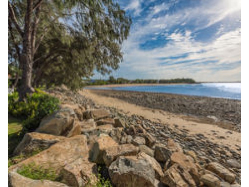 2 17 Beach Road, Dolphin Heads QLD 4740