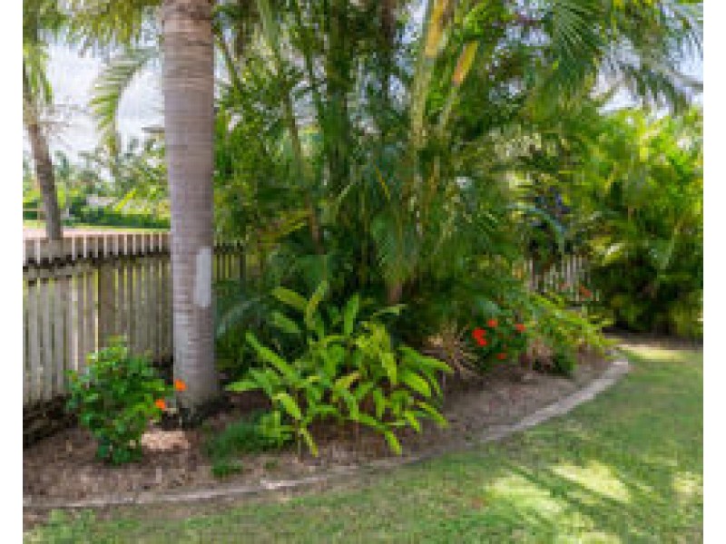 2 17 Beach Road, Dolphin Heads QLD 4740
