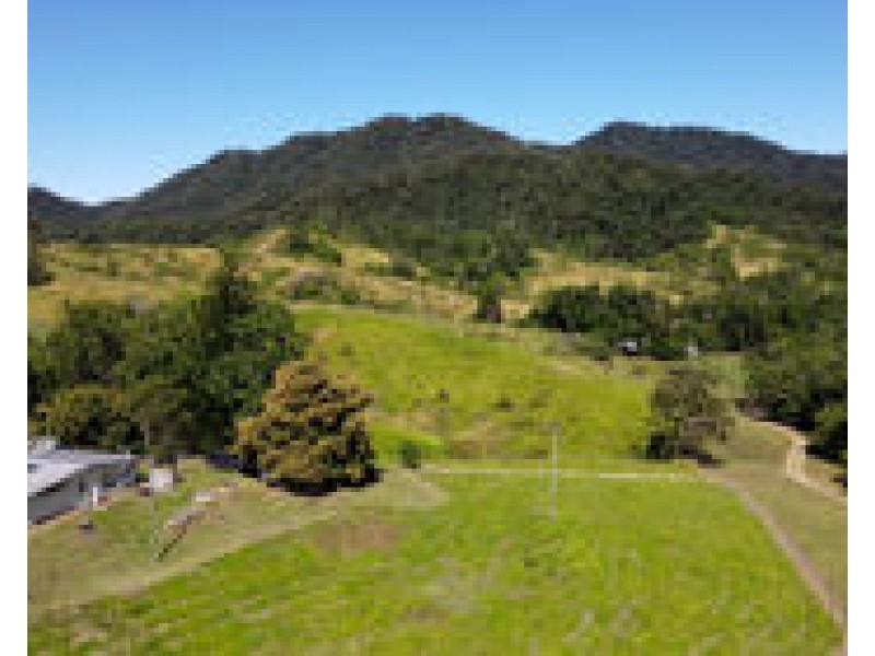 142 Argents Road, Mount Charlton QLD 4741