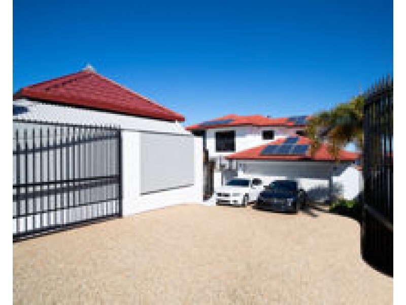 4 Rainbow Crescent, Blacks Beach QLD 4740