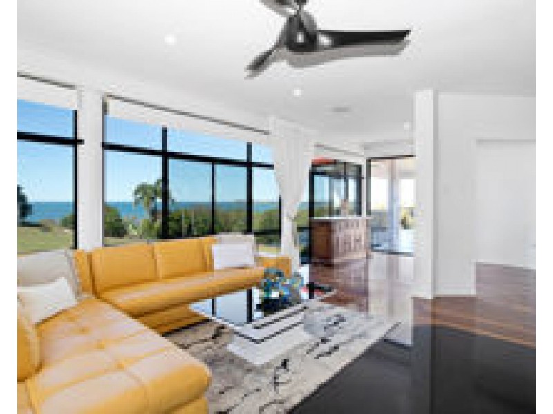 4 Rainbow Crescent, Blacks Beach QLD 4740