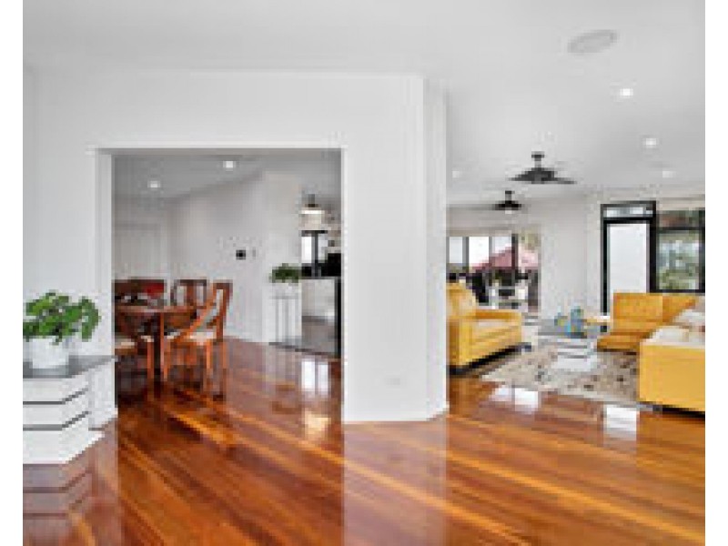 4 Rainbow Crescent, Blacks Beach QLD 4740