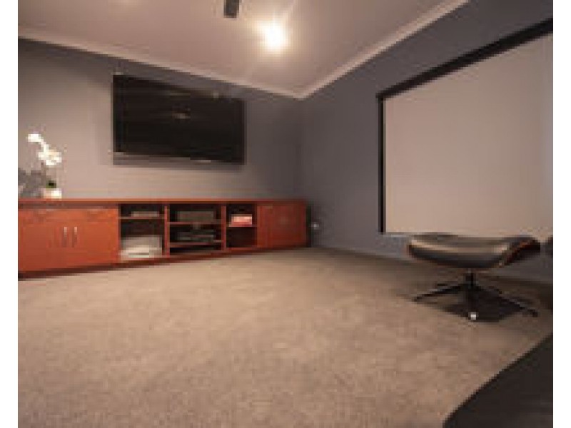 4 Rainbow Crescent, Blacks Beach QLD 4740