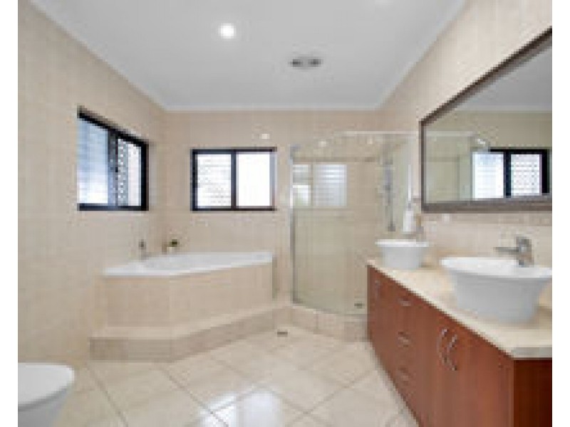 4 Rainbow Crescent, Blacks Beach QLD 4740