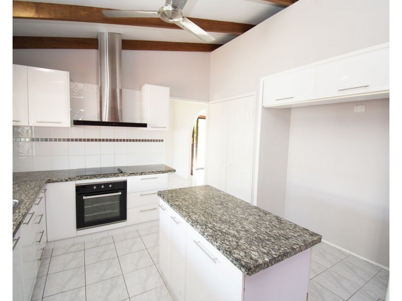 14 Shiral Drive, Beaconsfield QLD 4740
