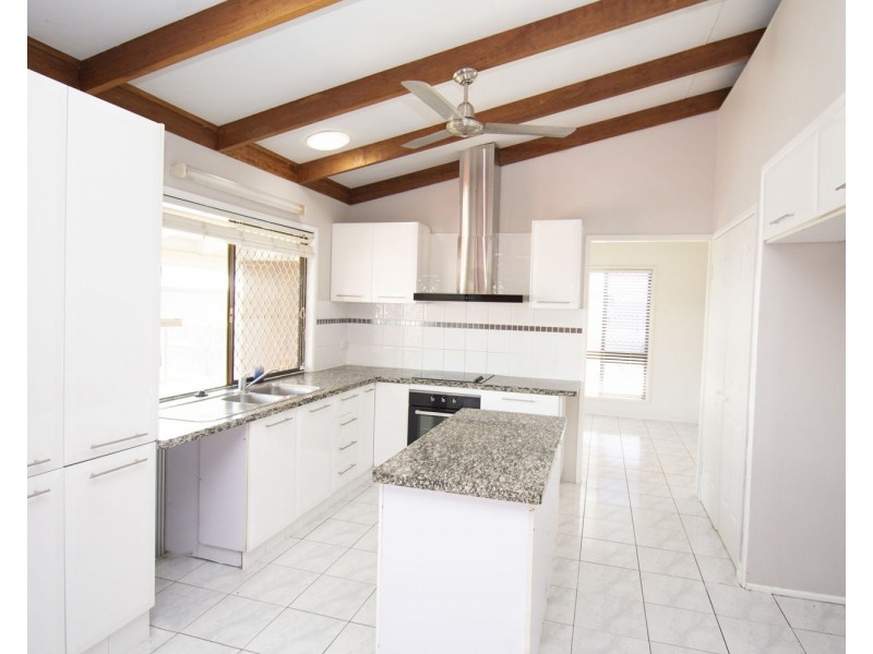 14 Shiral Drive, Beaconsfield QLD 4740