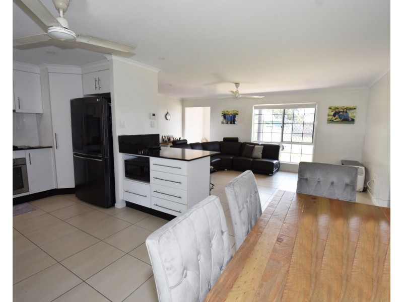 75 Bradman Drive, Glenella QLD 4740