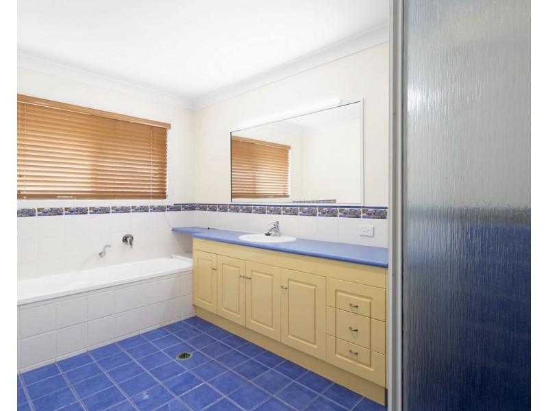 10 Gingham Street, Glenella QLD 4740