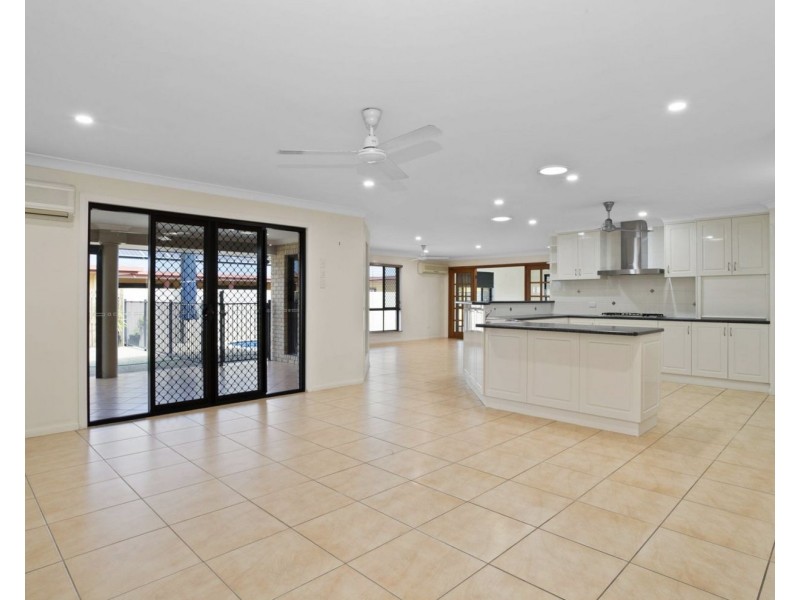 10 Gingham Street, Glenella QLD 4740