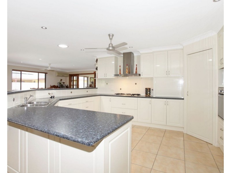 10 Gingham Street, Glenella QLD 4740