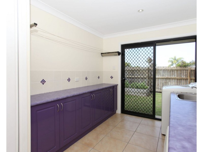 10 Gingham Street, Glenella QLD 4740