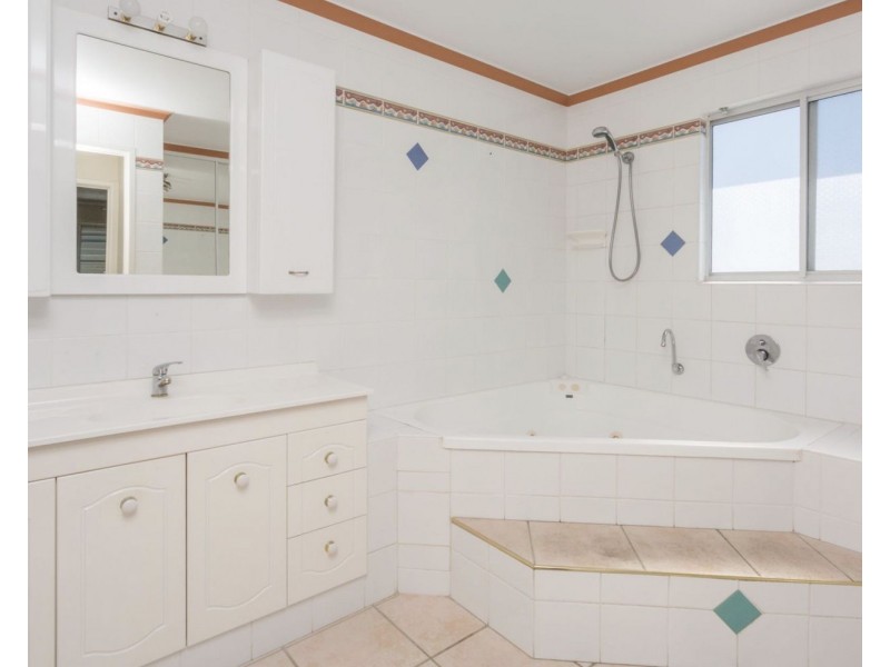 3 Gans Court, Eimeo QLD 4740