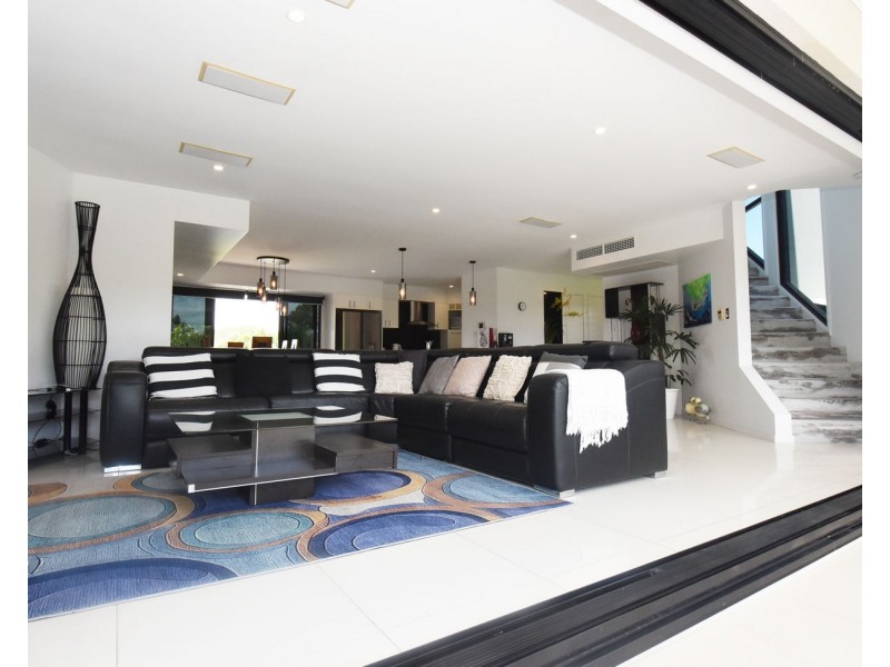 11 Pitt Street, Blacks Beach QLD 4740