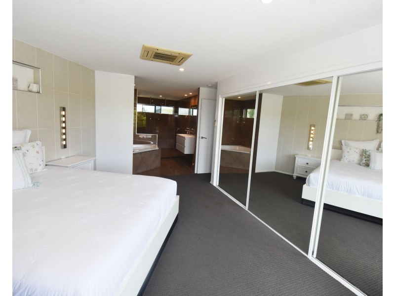 11 Pitt Street, Blacks Beach QLD 4740