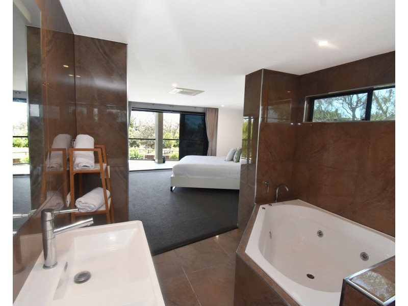11 Pitt Street, Blacks Beach QLD 4740