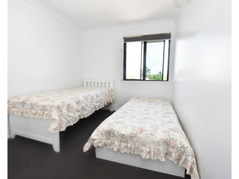 11 Pitt Street, Blacks Beach QLD 4740