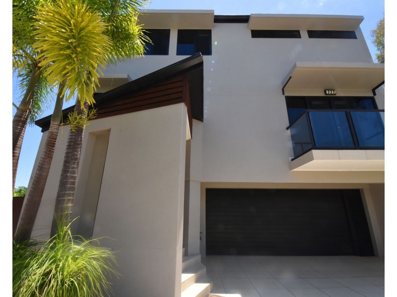 11 Pitt Street, Blacks Beach QLD 4740