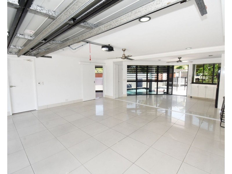 11 Pitt Street, Blacks Beach QLD 4740