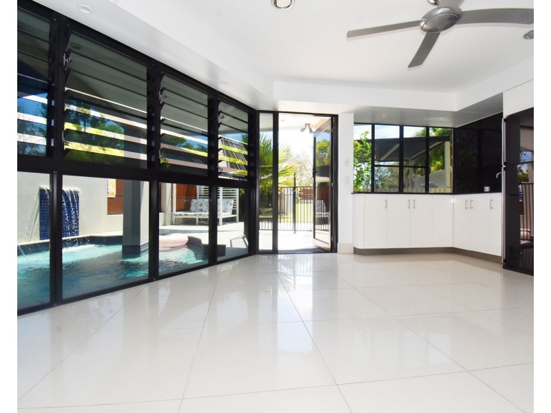 11 Pitt Street, Blacks Beach QLD 4740