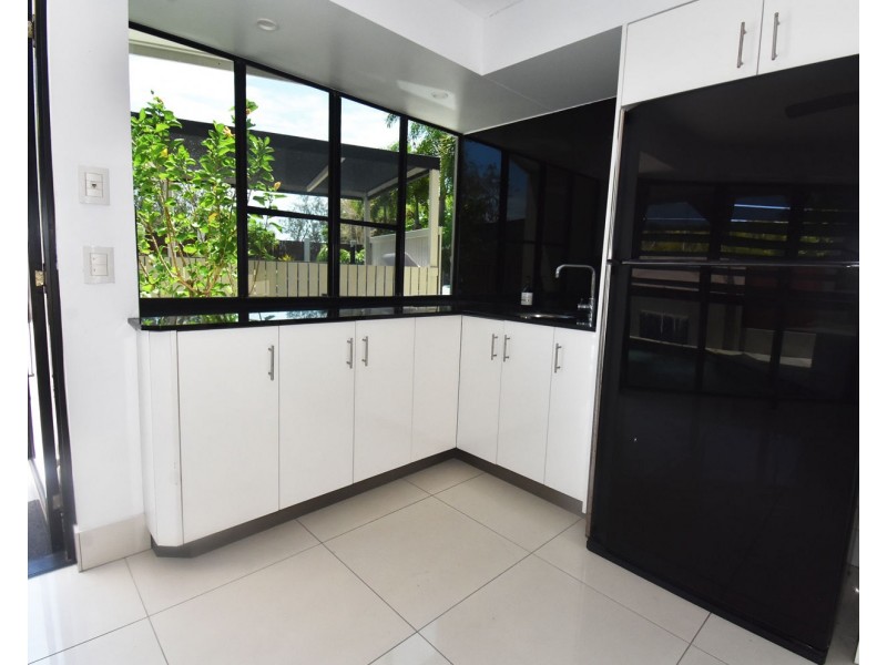 11 Pitt Street, Blacks Beach QLD 4740