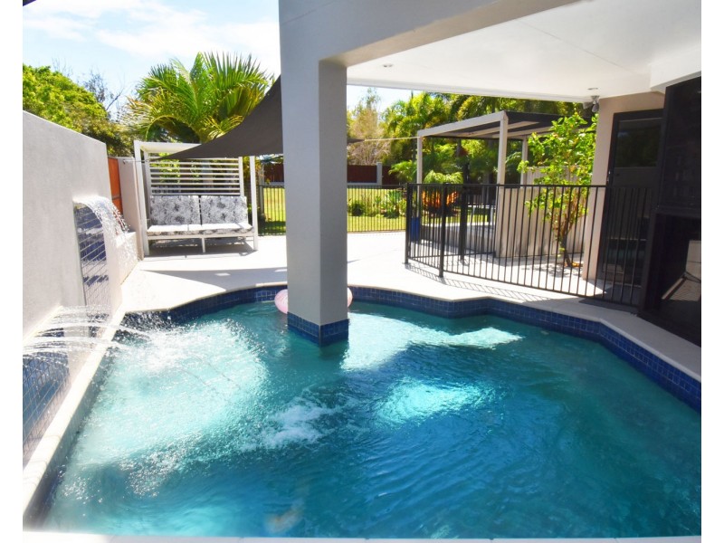 11 Pitt Street, Blacks Beach QLD 4740