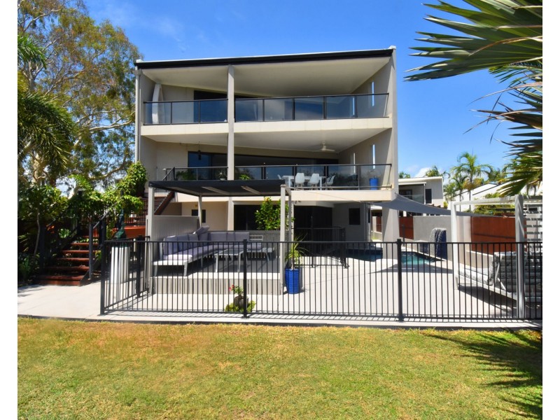 11 Pitt Street, Blacks Beach QLD 4740