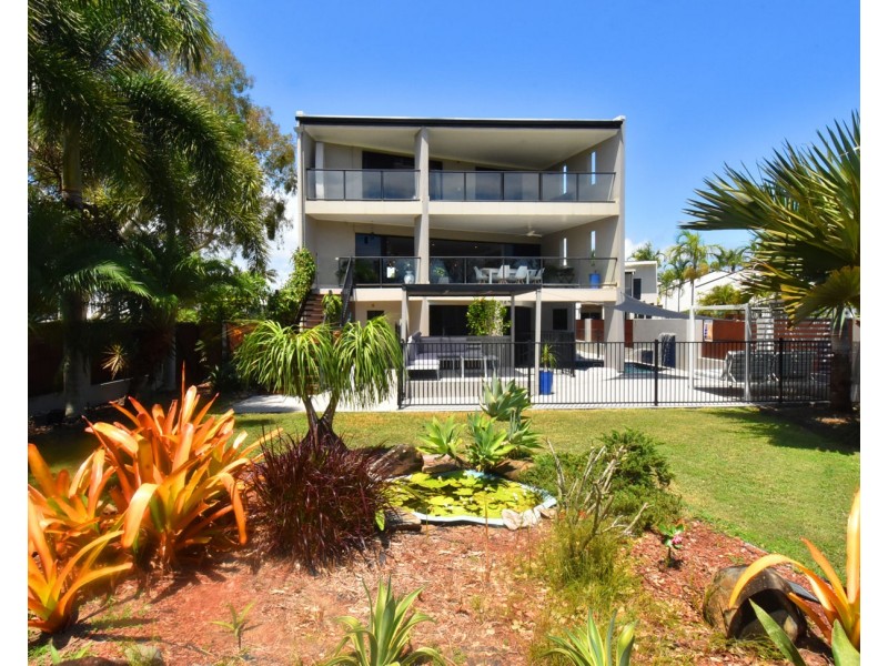 11 Pitt Street, Blacks Beach QLD 4740