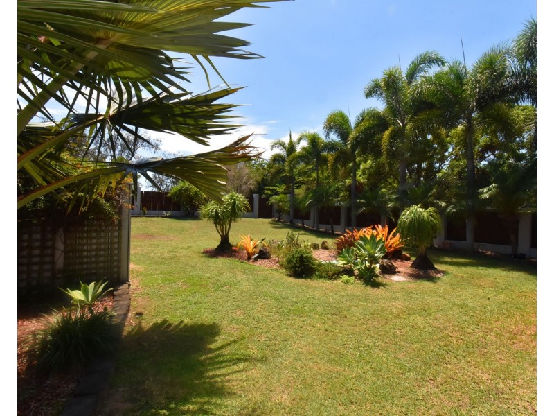 11 Pitt Street, Blacks Beach QLD 4740