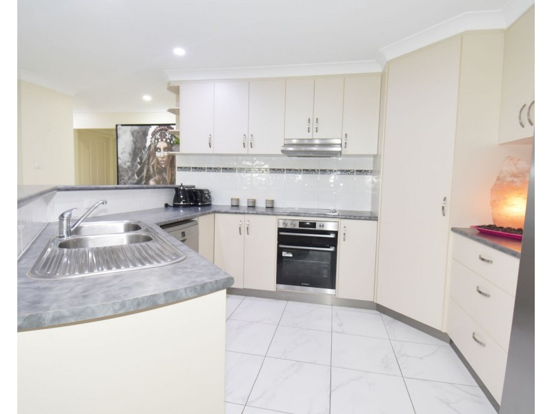 27 Manning Street, Rural View QLD 4740