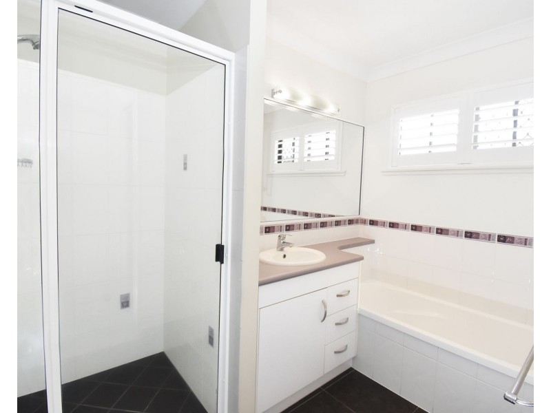 27 Manning Street, Rural View QLD 4740